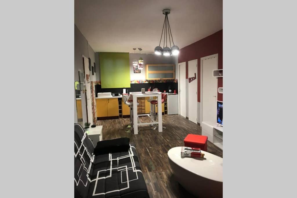 Appartement Style Pop Art Avec Garage Centre Historique Beziers Ngoại thất bức ảnh